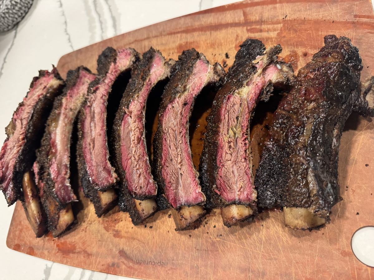 Sliced spare ribs with perfect smoke ring